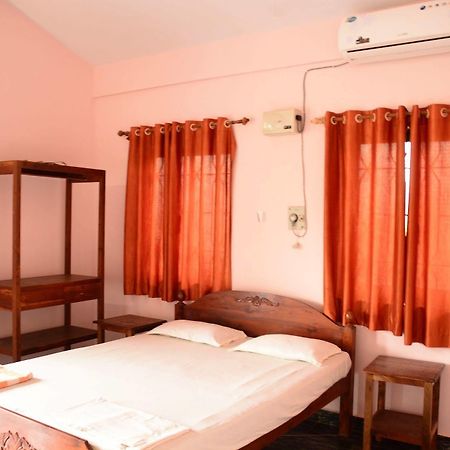 Morjim Sunset Guesthouse Bagian luar foto