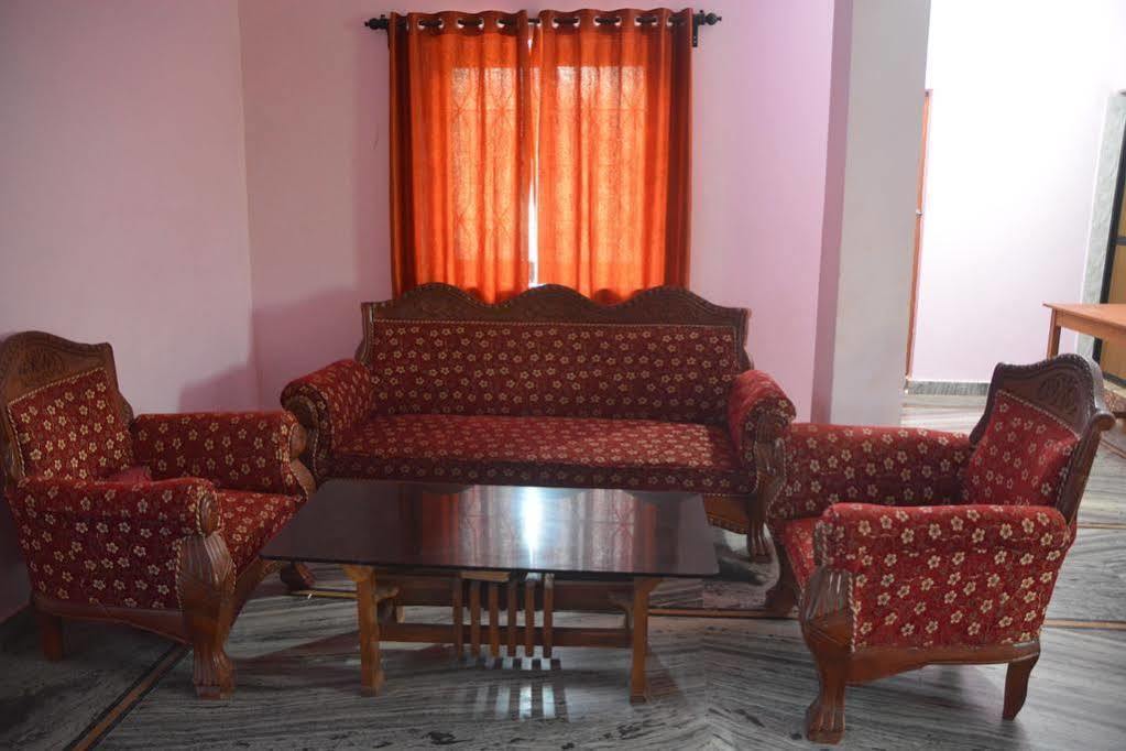 Morjim Sunset Guesthouse Bagian luar foto