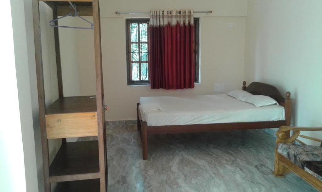 Morjim Sunset Guesthouse Bagian luar foto